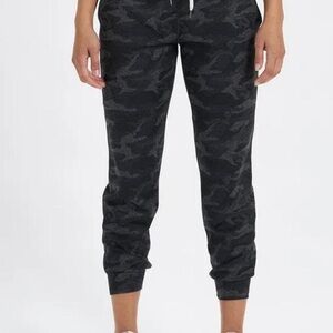 Vuori Performance Jogger
